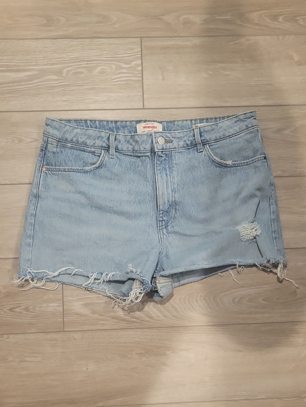Wrangler Light Wash Frayed Hem Denim Shorts - Women's